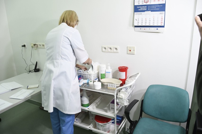 Rozpoczęły się szczepienia przeciw COVID-19 w Kielcach! (ZDJĘCIA)