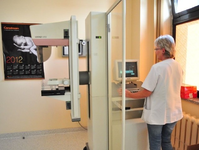 Wysłużony mammograf analogowy w Szpitalu Wojewódzkim w Tarnobrzegu.