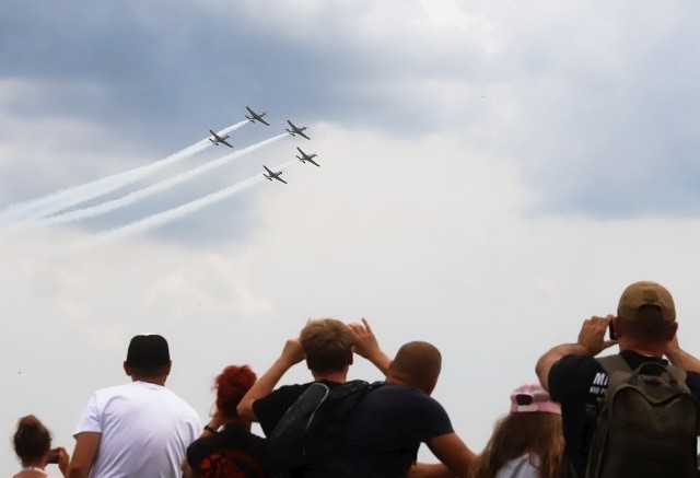 Piknik lotniczy w Radomiu w ubiegłym roku. Na kolejnych slajdach zobacz maszyny, które będzie można zobaczyć w sobotę na radomskim niebie