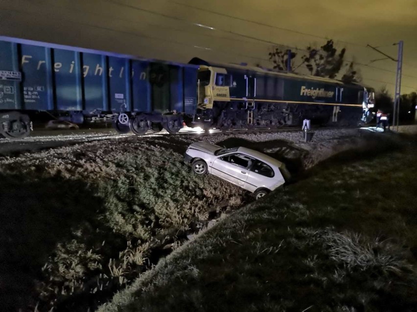 Wrocław: Wypadek na Brochowie. Pociąg uderzył w samochód