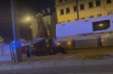 Wypadek na przystanku tramwajowym w Bydgoszczy! 30-latek miał zakaz prowadzenia pojazdów [zdjęcia]