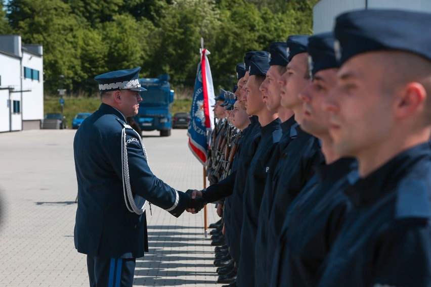 Kraków. Ślubowanie 40 nowo przyjętych policjantów. Gdzie trafią?