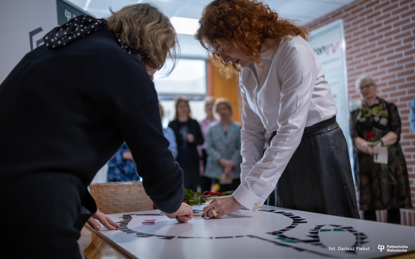 Na Politechnice Białostockiej odbyła się pierwsza wycieczka śladami mozaiki 