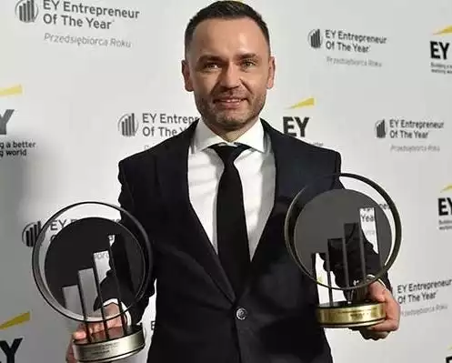 Igor Klaja podczas gali odbioru nagr&oacute;d polskiej edycji konkursu EY&nbsp;Entrepreneur Of&nbsp;The Year