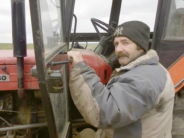 - Szlag trafił nam rzepak - Stanisław Sarna z Bodzowa mówi, że jak żyje 54 lata, takiej zimy nie widział. Żeby wszystko wymarzło... I teraz trzeba wszystko od nowa. A jakie koszty!