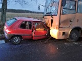 Kierowca citroena uderzył w autobus szkolny z dziećmi