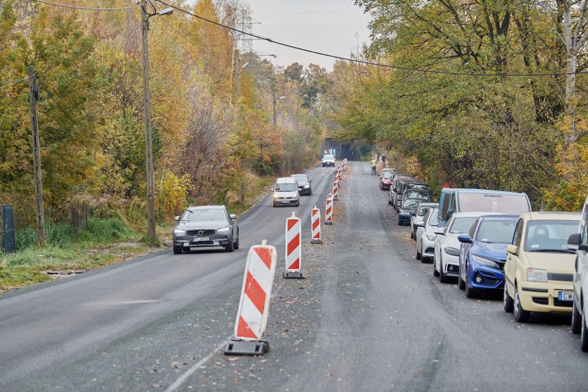 Na ulicy Telefonicznej pojawił się nowy asfalt, ale piesi...