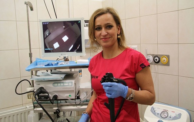 Doktor nauk medycznych Katarzyna Kosikowska-Skowron - specjalista gastroenterolog, wykonuje badania kolonoskopowe w ramach akcji
