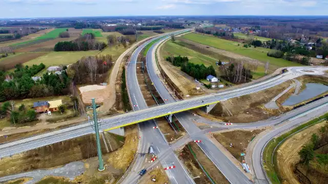 Nowa S7 między Tarczynem a Lesznowolą już robi wrażenie, choć budowa wciąż trwa.