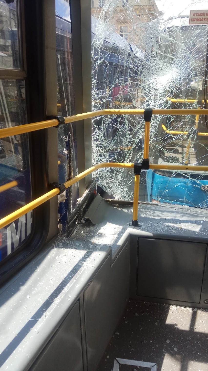 Wypadek tramwajów na ul. Teatralnej. Trzy osoby ranne