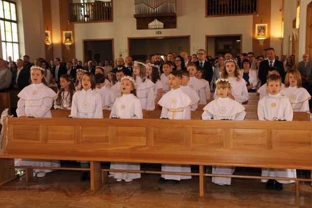 W kościele pw. św. Józefa w Chełmnie uczniowie dwóch chełmińskich szkół przyjęli I Komunię Świętą