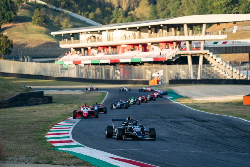 Kacper Sztuka powalczy o mistrzostwo włoskiej Formuły 4 