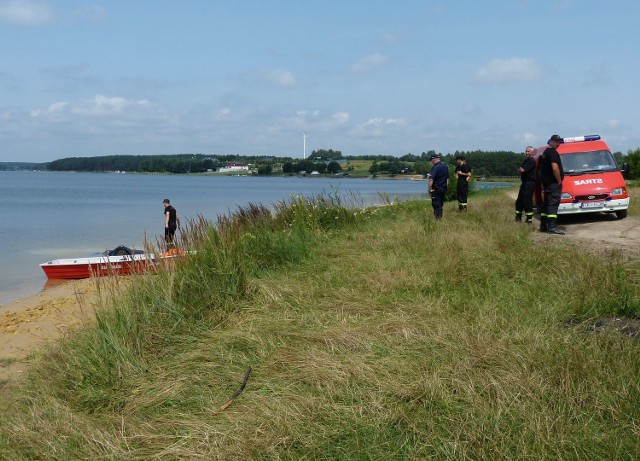 Ciało 23-latka unoszące się na wodzie w odległości około 20 metrów od plaży zostało zauważone w poniedziałek tuż przed godziną 10.