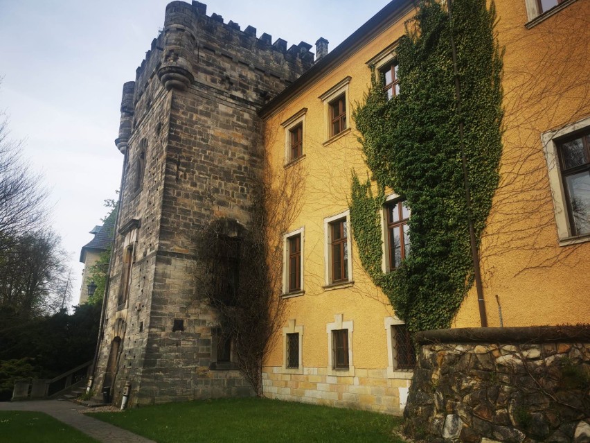 W zamku w Kliczkowie znajduje się jedyny w Polsce cmentarz...