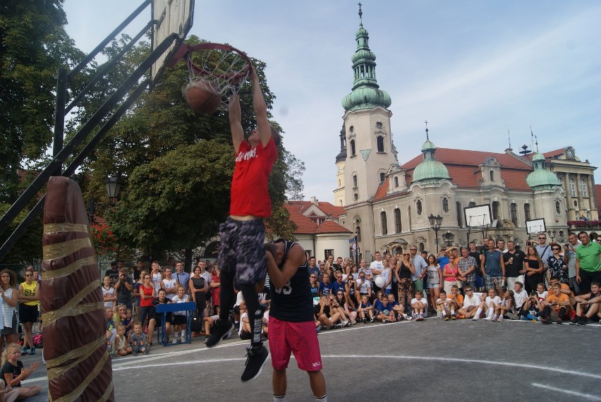 Pszczyna: W sobotę rynek opanowali koszykarze [ZDJĘCIA]