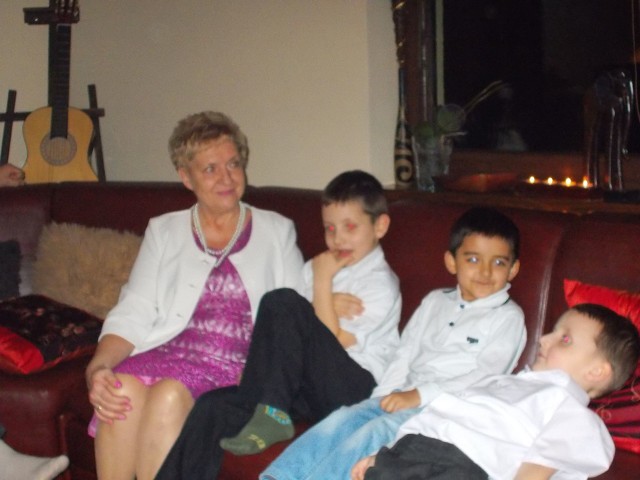 Pani Krystyna czerpie ogromną radość z przebywania w towarzystwie swoich wnuków.