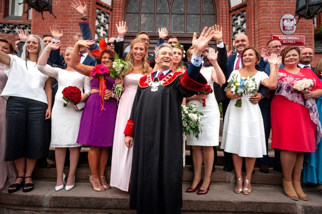 Największy zbiorowy ślub w Polsce został udzielony przez Roberta Biedronia