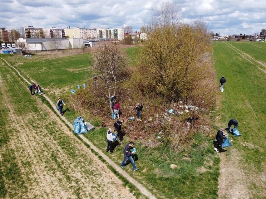 Świdniccy Patrioci posprzątali okolicę. Uzbierali 70 worków śmieci. Zobacz zdjęcia z drugiej akcji Eko-Patrol