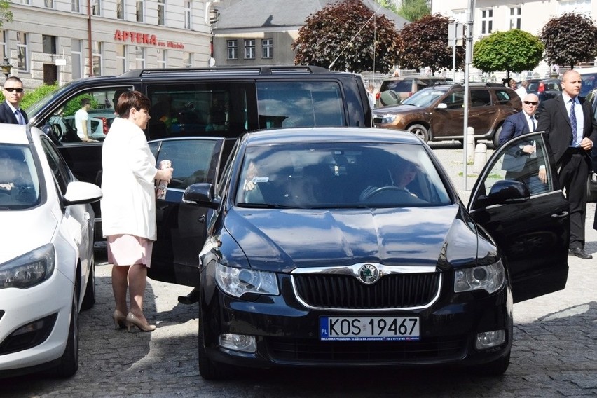 Premier Beata Szydło z mężem przyjechała na święcenia...