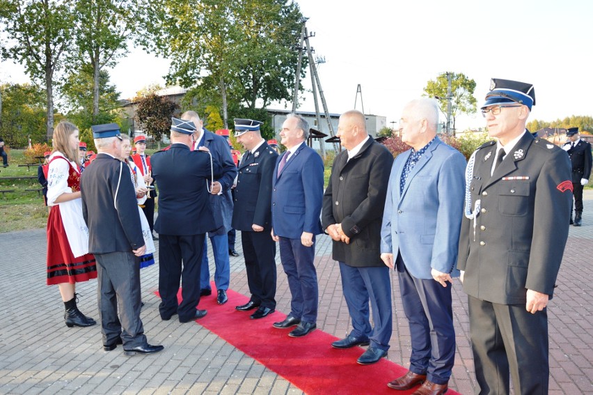 Strażacy z Czarnej Dabrówki ochotnicy mają swój sztandar