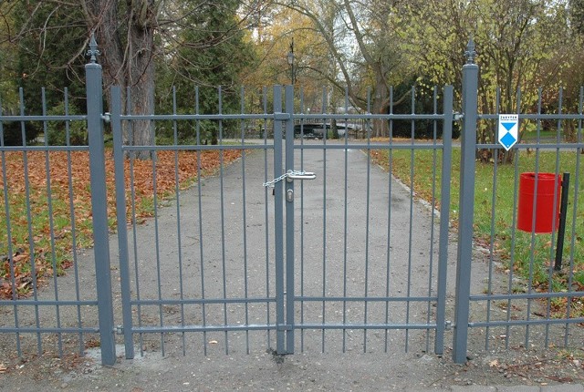 Brama od ul. Kośiuszki
