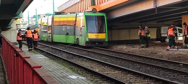 Pasażerowie mogą korzystać z zastępczych autobusów.