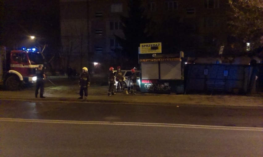 Wypadek na Limanowskiego. Taksówkarz wjechał w kiosk - 4 osoby ranne