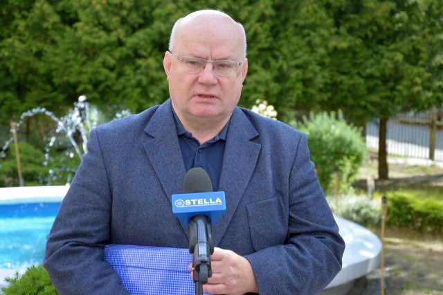 Radny wojewódzki Andrzej Szlęzak na konferencji prasowej w Hotelu Hutnik w Stalowej Woli