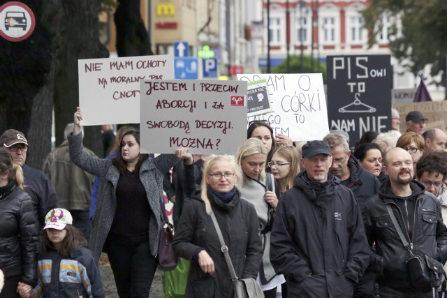 Dwa Czarne Protesty na początku października zgromadziły w Słupsku setki osób.