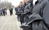 Podwyżki w policji 2018? Policjanci żądają podwyżek, grożą głodówką i "strajkiem włoskim". Mogą przyłączyć się strażacy i Służba Więzienna