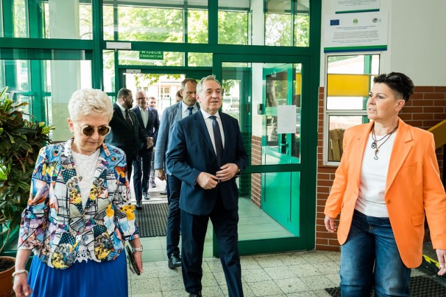 W poniedziałek w Bydgoszczy gościł Henryk Kowalczyk, wicepremier, minister rolnictwa i rozwoju wsi. Po południu odwiedził Wydział Hodowli i Biologii Zwierząt Politechniki Bydgoskiej. Jego wizyta była pierwszym akcentem obchodów 50-lecie istnienia tego wydziału. Właściwe uroczystości zaplanowano na 17 września.