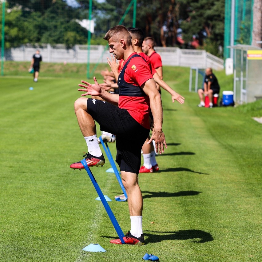 Piłkarze Korony Kielce przygotowują się do wyjazdowego meczu z Cracovią w PKO Ekstraklasie. Ma mieć mocne wsparcie kibiców