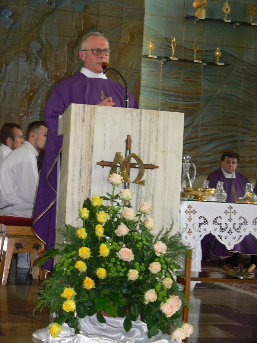 Ostatnie pożegnanie księdza Michała Józefczyka w kościele na Serbinowie   