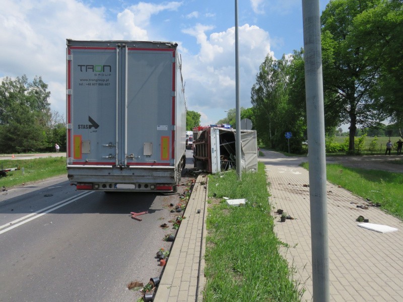 W zdarzeniu brały udział trzy osoby (kierowcy obu pojazdów...