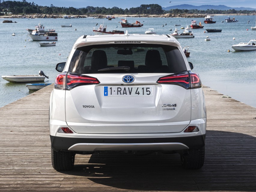 Toyota RAV 4 Hybrid...