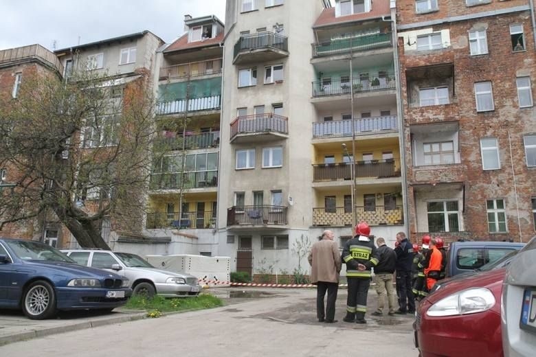 Wrocław: Młody chłopak chciał skoczyć z 6. piętra [ZDJĘCIA]