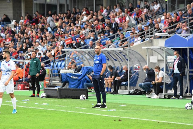 Trener Marek Papszn mocno przeżywał mecz Rakowa z KAA Gent  Zobacz kolejne zdjęcia. Przesuwaj zdjęcia w prawo - naciśnij strzałkę lub przycisk NASTĘPNE