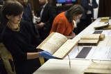 Skarby krakowskich bonifratrów: pokazano unikatowe XVII-wieczne Księgi Chorych [ZDJĘCIA]