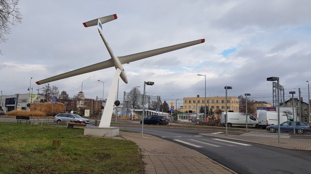 Pomnik szybowca w Lesznie.