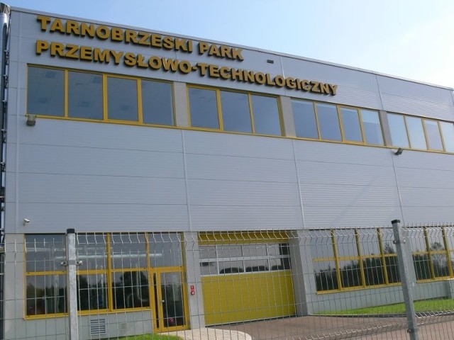 Inwestorzy deklarują zatrudnienie 30 osób w TarnobrzeguMimo pięciu inwestorów, którzy pojawili się już w Tarnobrzeskim Parku Przemysłowo-Technologicznym, jego powierzchnia jest wykorzystana zaledwie w 20 procentach.