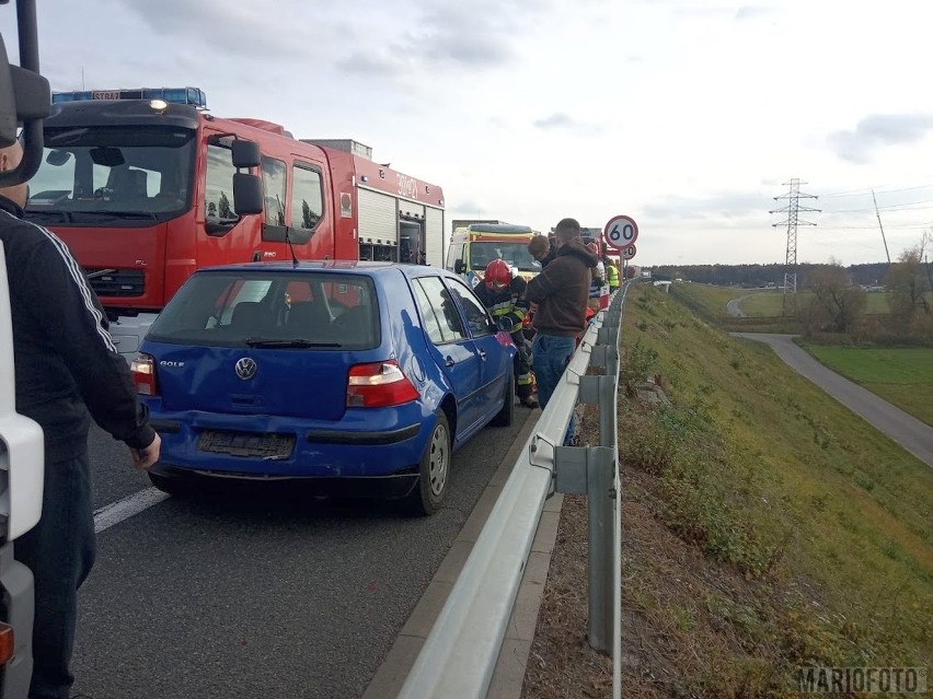 Wypadek na obwodnicy Opola. Zderzyły się trzy pojazdy, jedna osoba została ranna