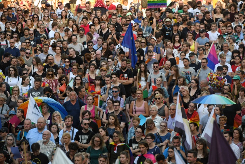 W czwartek, 25 lipca, na placu Wolności w Poznaniu zebrały...