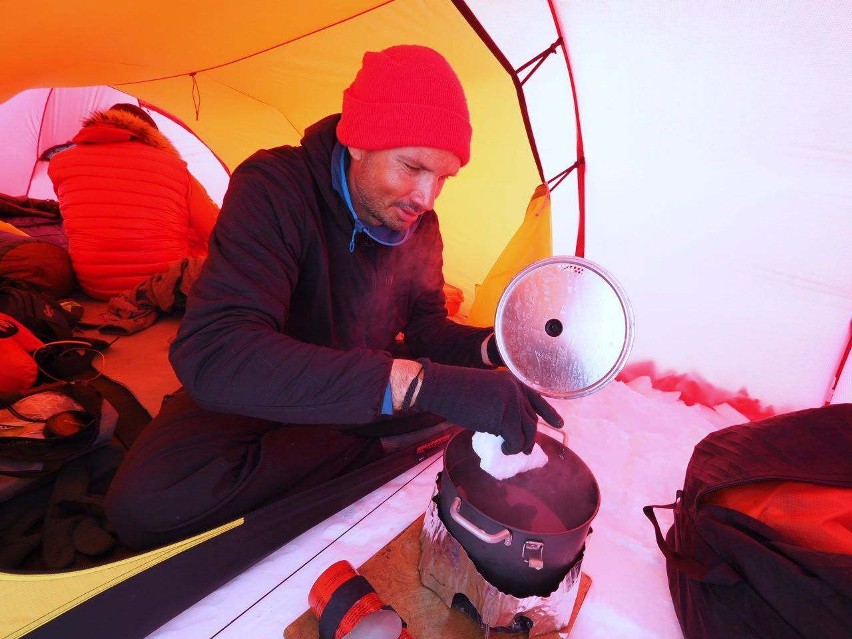 Mateusz Waligóra, ambasador kieleckiej marki Dafi, przemierza Grenlandię. To ważny test przed wyprawą na biegun południowy 
