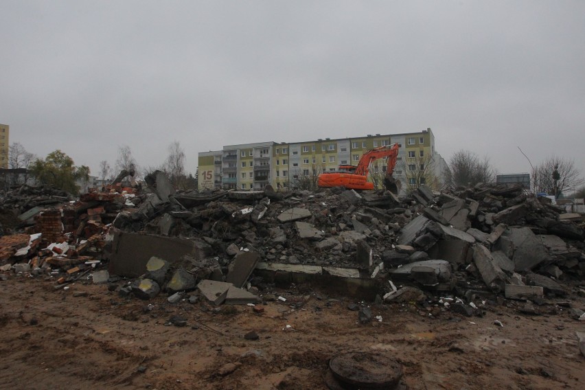 Trwa rozbiórka starej przychodni na Piątkowie