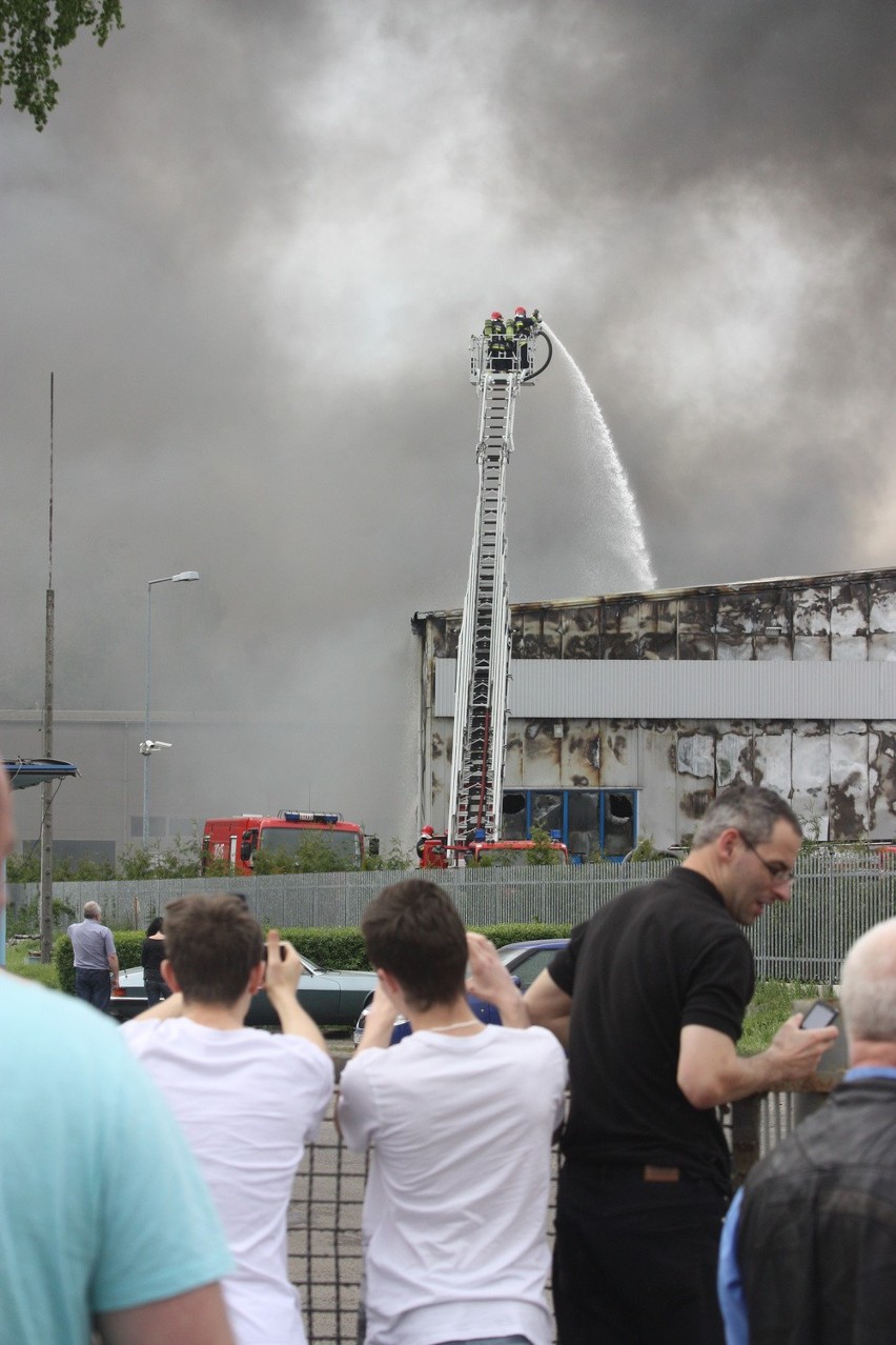 Pożar w Katowicach. Co dostało się do powietrza? [WIDEO, ZDJĘCIA]