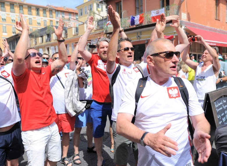 Wokół meczu Polska – Irlandia Płn: Kibicowska potęga, imprezowi Irlandczycy i… autobus Piasta!