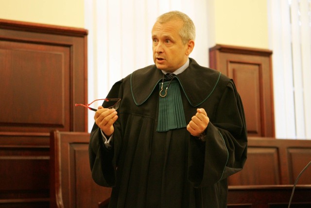 Pierwszy z występujących dziś obrońców Tadeusza Jędrzejczaka to Jacek Dubois. To znany warszawski adwokat.