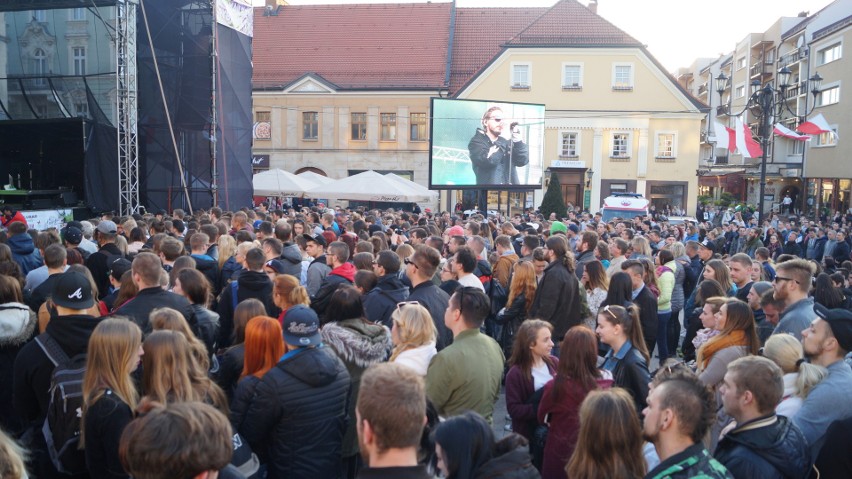 Rybnik oszalał! Dzikie tłumy na koncercie Miuosha i O.S.TR.