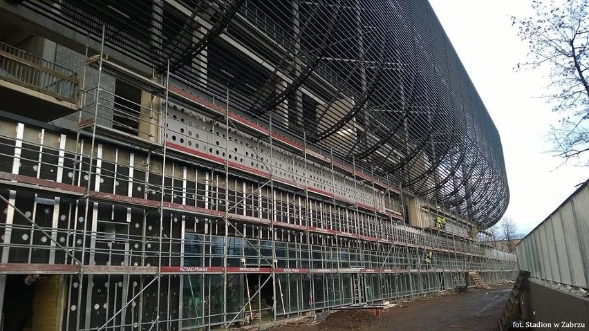 Nowy stadion w Zabrzu: trybuny gotowe na Wielkie Derby Śląska, a reszta? [ZDJĘCIA]