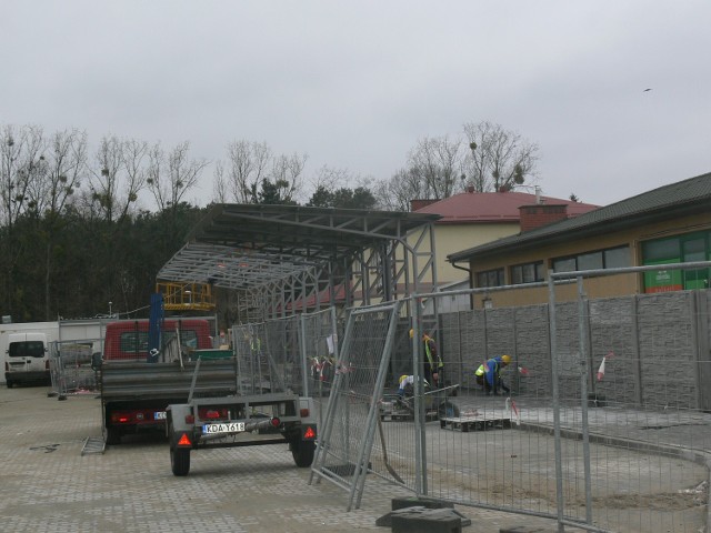 Na terenie przebudowanego dworca PKS w Tarnobrzegu  trwają ostatnie przygotowania do sobotniego otwarcia.